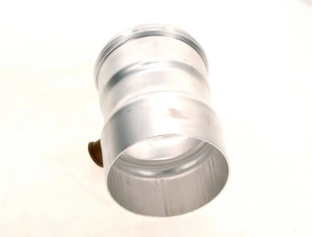 Metalladapter in silberner Ausführung, mit einem Anschluss. Er kann bei BOSCH-Produkten für Rohrverbindungen verwendet werden.